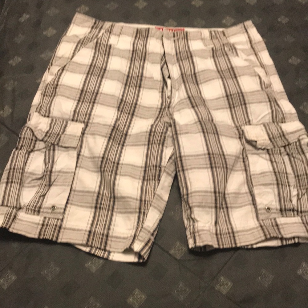 Men’s Levi shorts white